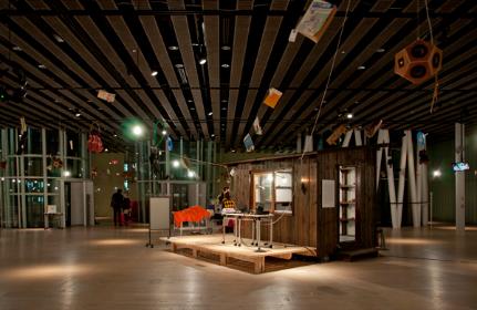 小山田徹「いま、バリアとはなにか」展示風景 （せんだいメディアテーク、2010年）