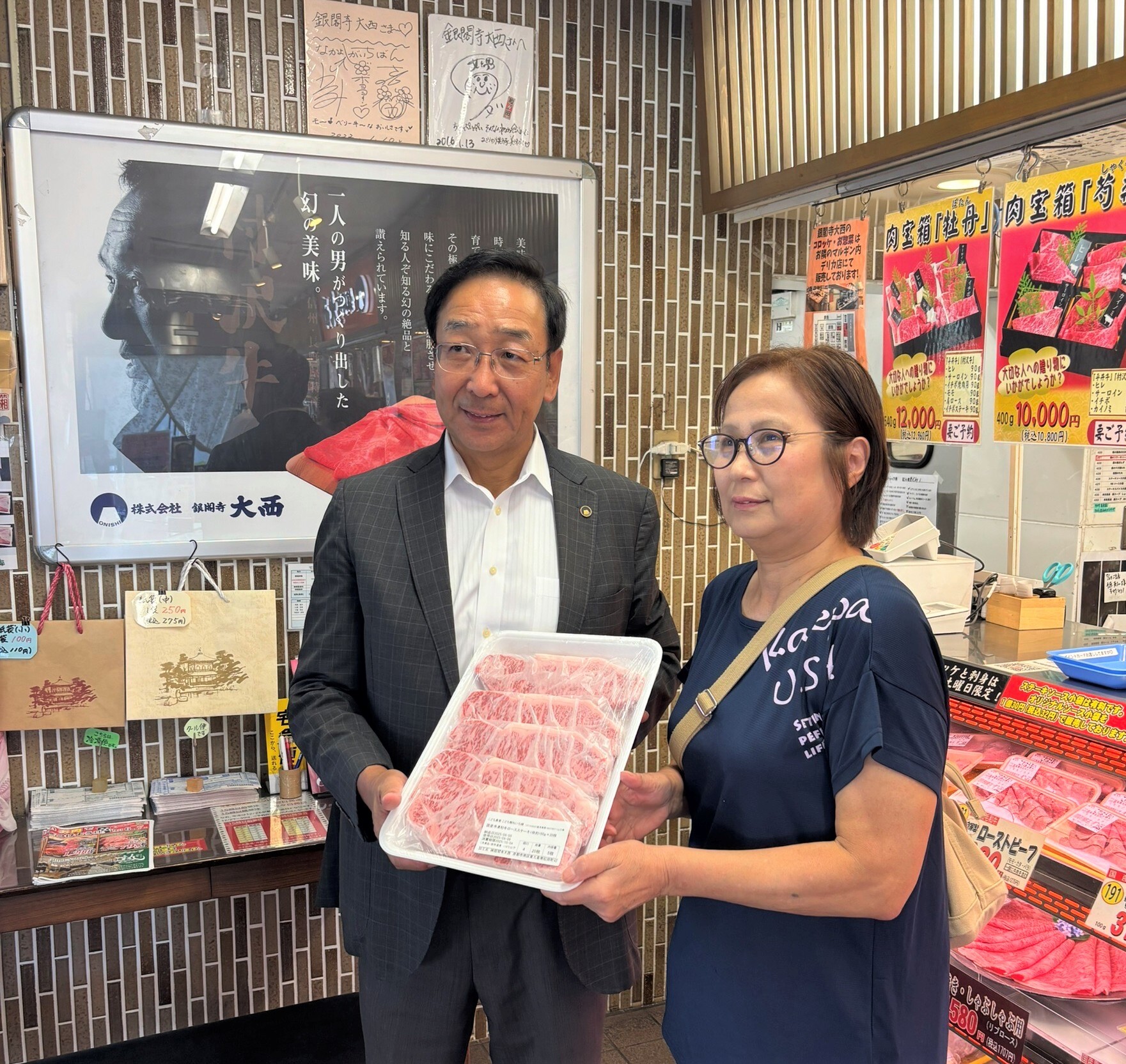 カレーを食べる子どものイラスト