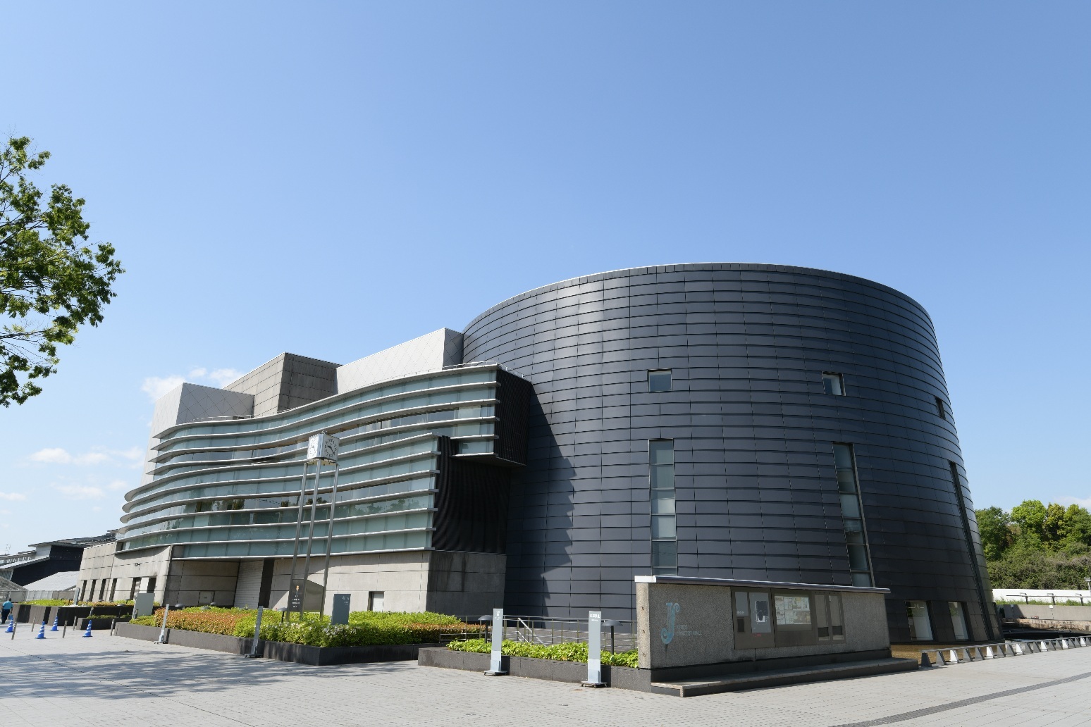 京都コンサートホールの外観