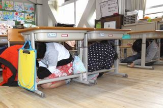 京都市シェイクアウト訓練時の風景（学校）