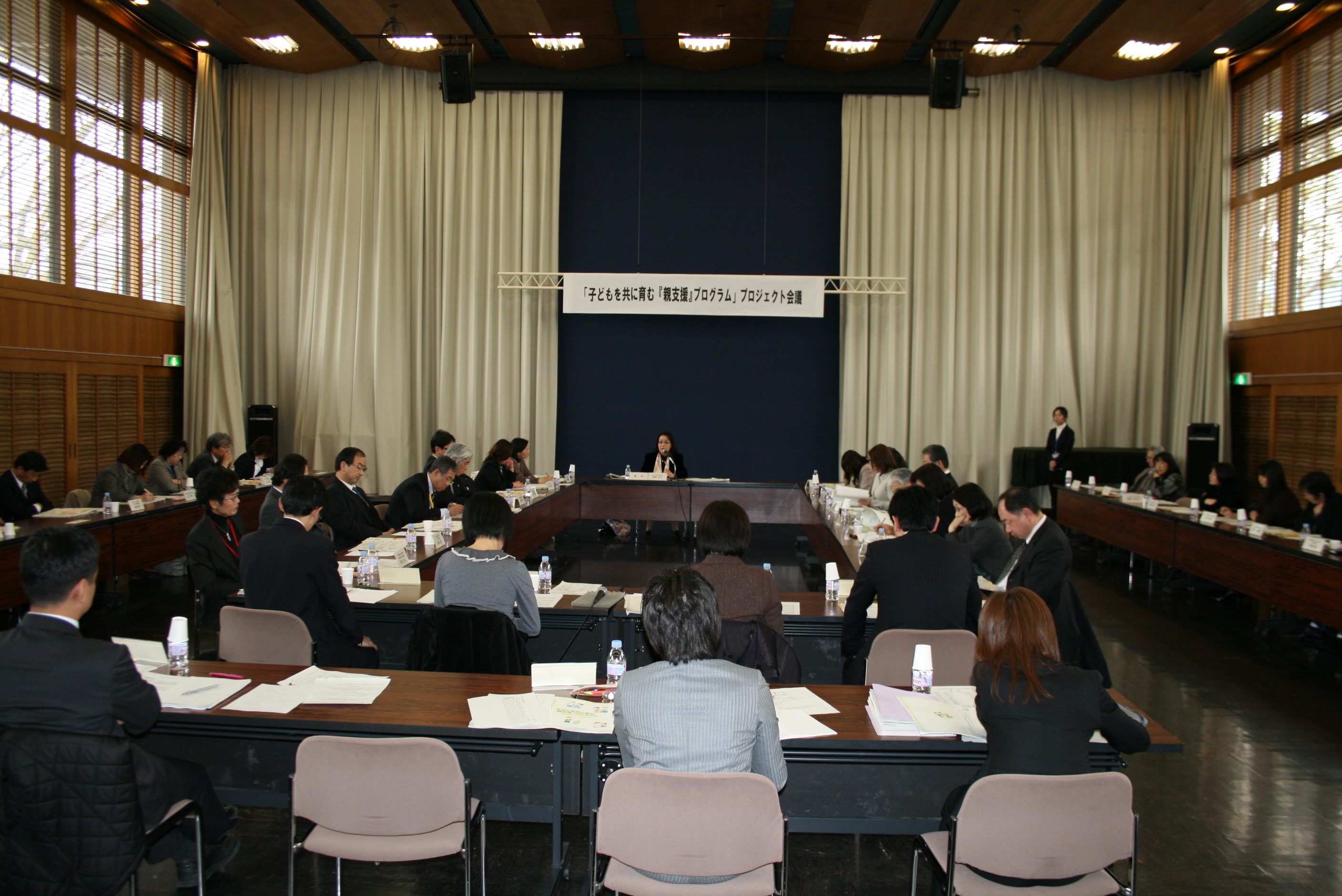 22年度からの実施に向けて，熱心な議論が展開されました。