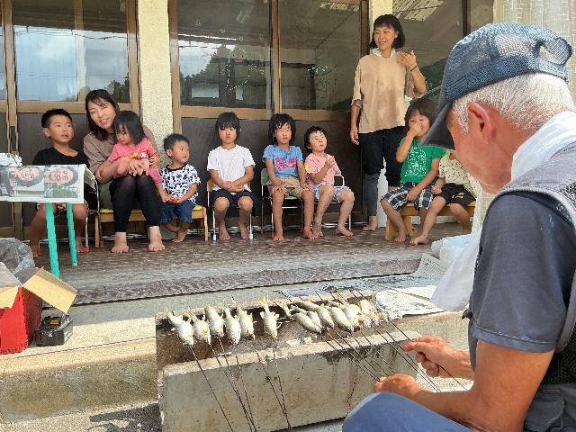 鮎のつかみどり体験と鮎の塩焼き