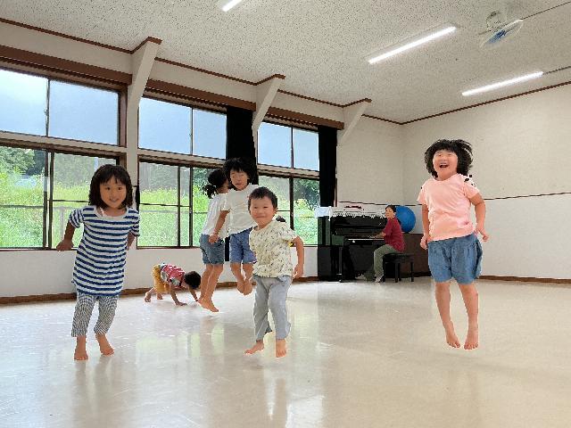 ホールでリズム遊び