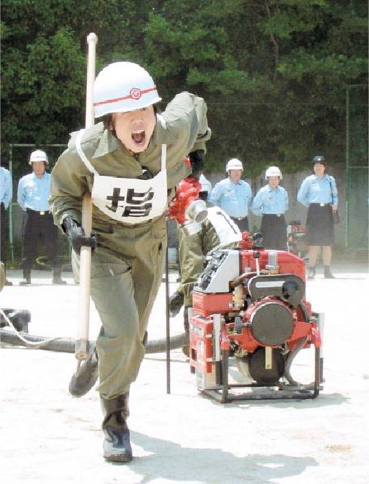 地域を守る消防団員