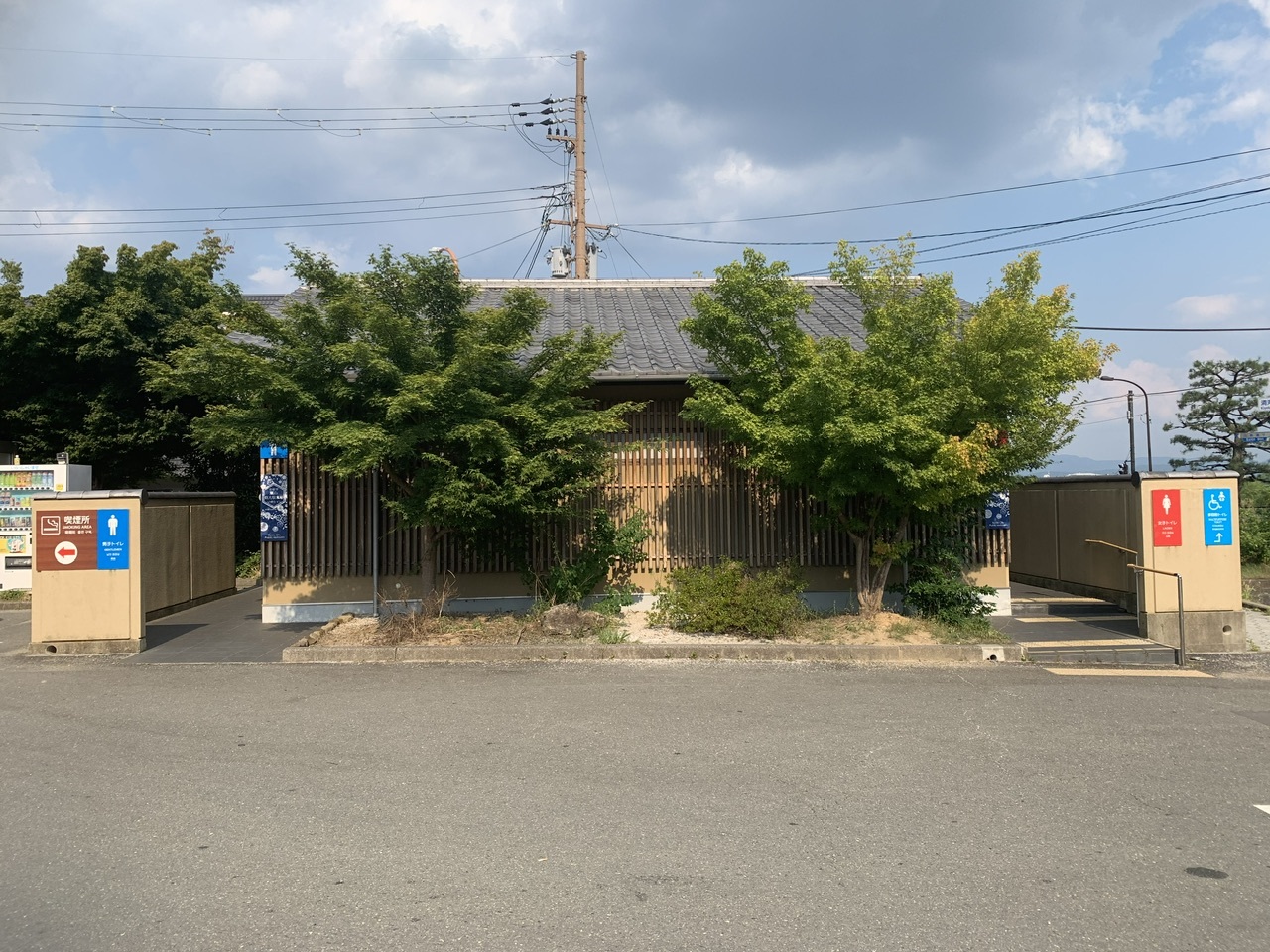 嵐山観光駐車場トイレの外観写真