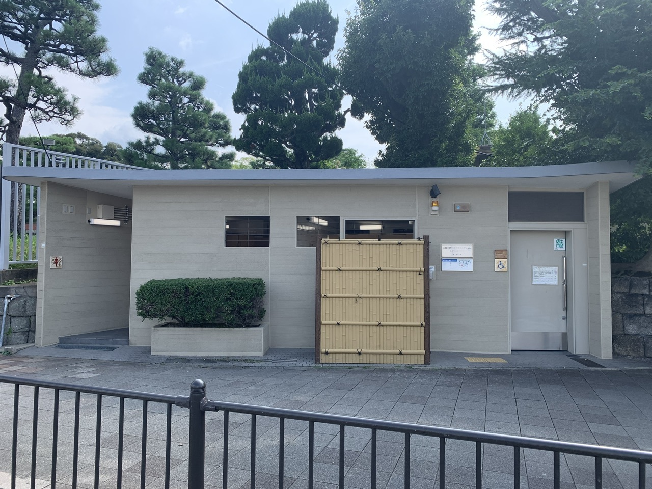大和大路七条北東角公衆トイレの外観写真