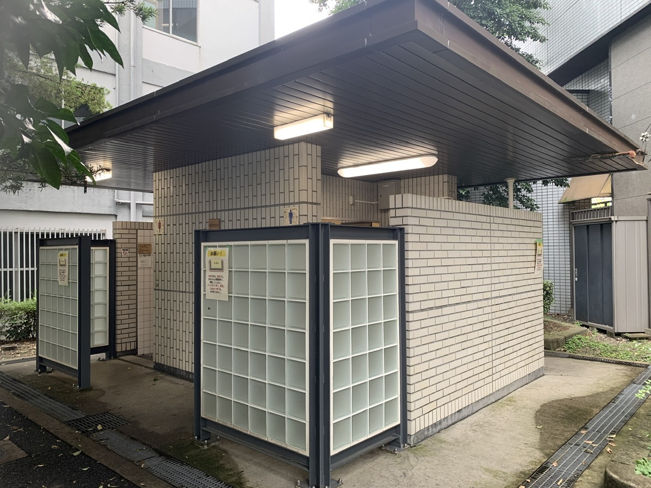 京福四条大宮駅南公衆トイレの外観写真
