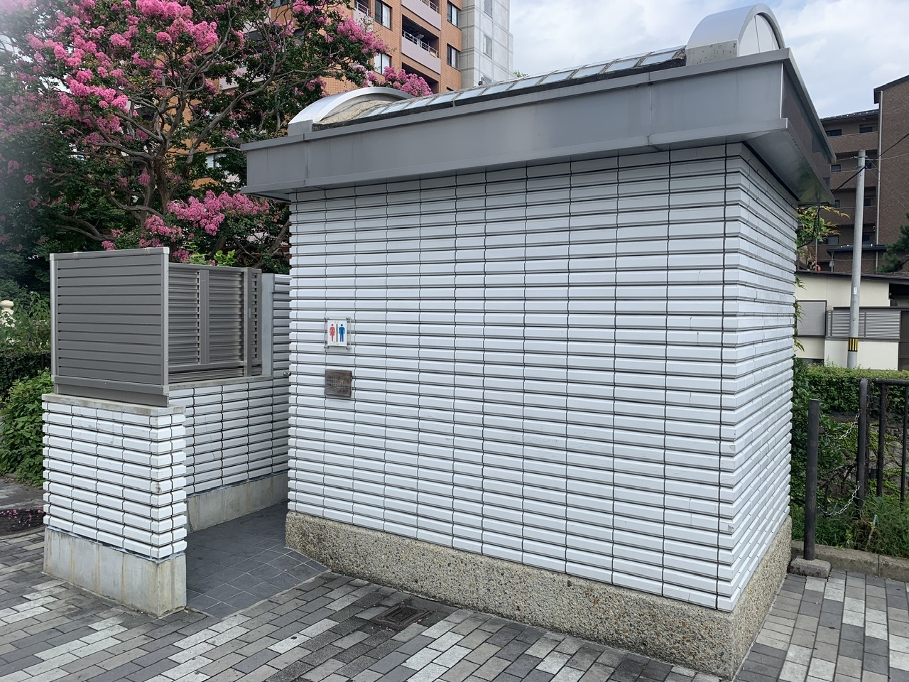 堀川中立売南公衆トイレの外観写真