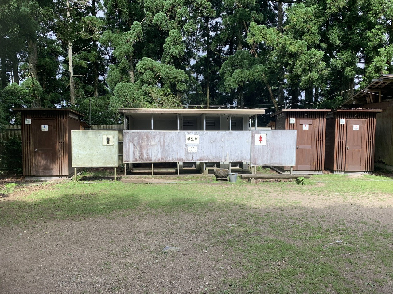 愛宕神社山頂観光トイレ外観