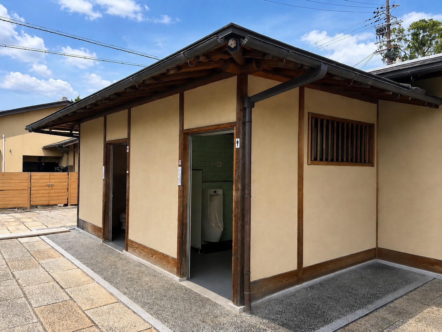 衣笠馬場町観光トイレ外観写真