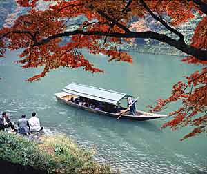 桂川での紅葉狩りの写真