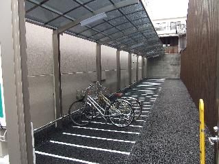 間口狭小地を駐輪場として整備した事例(平面式)