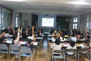 京都市立松ヶ崎小学校で行った講義の様子