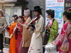 立命館大学出前ちんどんの写真