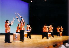和太鼓の演奏の写真