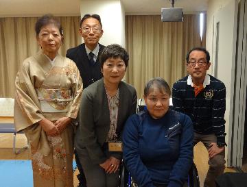 主催者の大下会長（一番右）