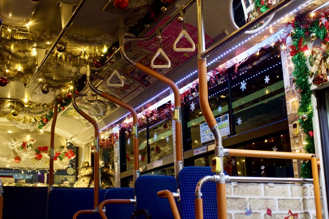 バス車内のクリスマス装飾（実施イメージ）