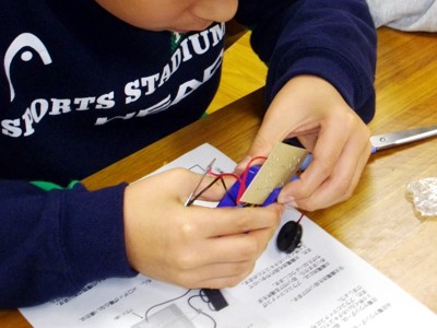 工房学習で電子オルゴールを作っています