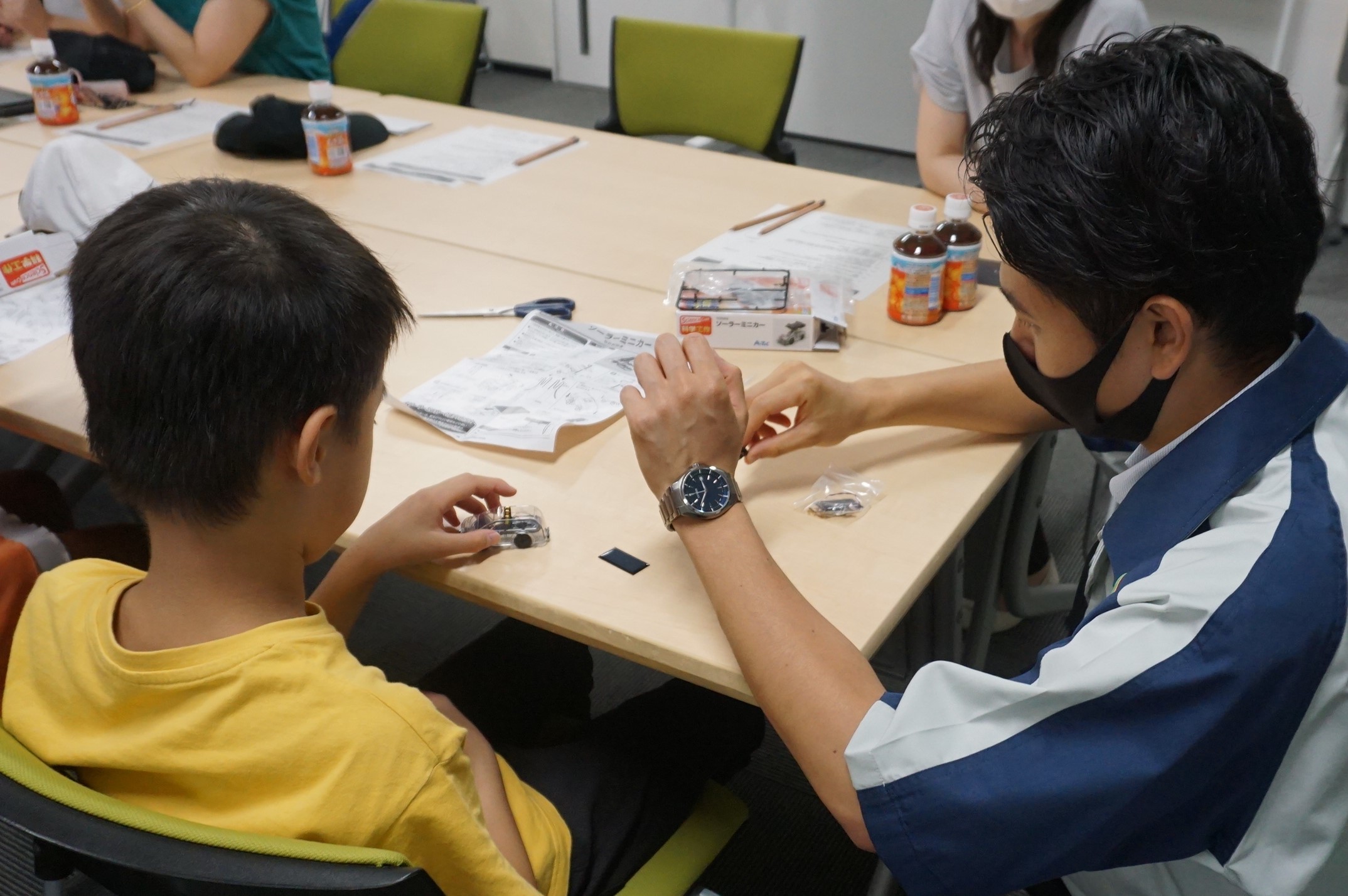ソーラーカー作製の様子