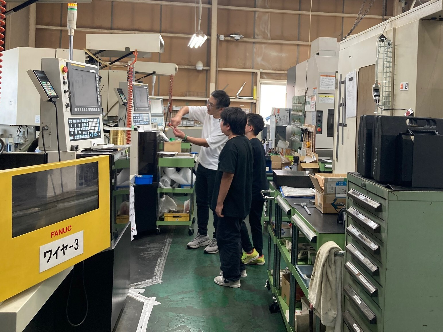 工場見学の様子