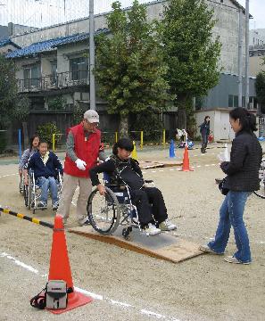 みんなで車いす体験