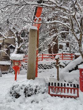 雪の貴船神社
