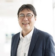 特別基調講演講師のたけばやしはじめしの写真