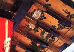 屋根裏の草花図の写真