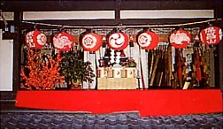 町会所2階飾りの写真