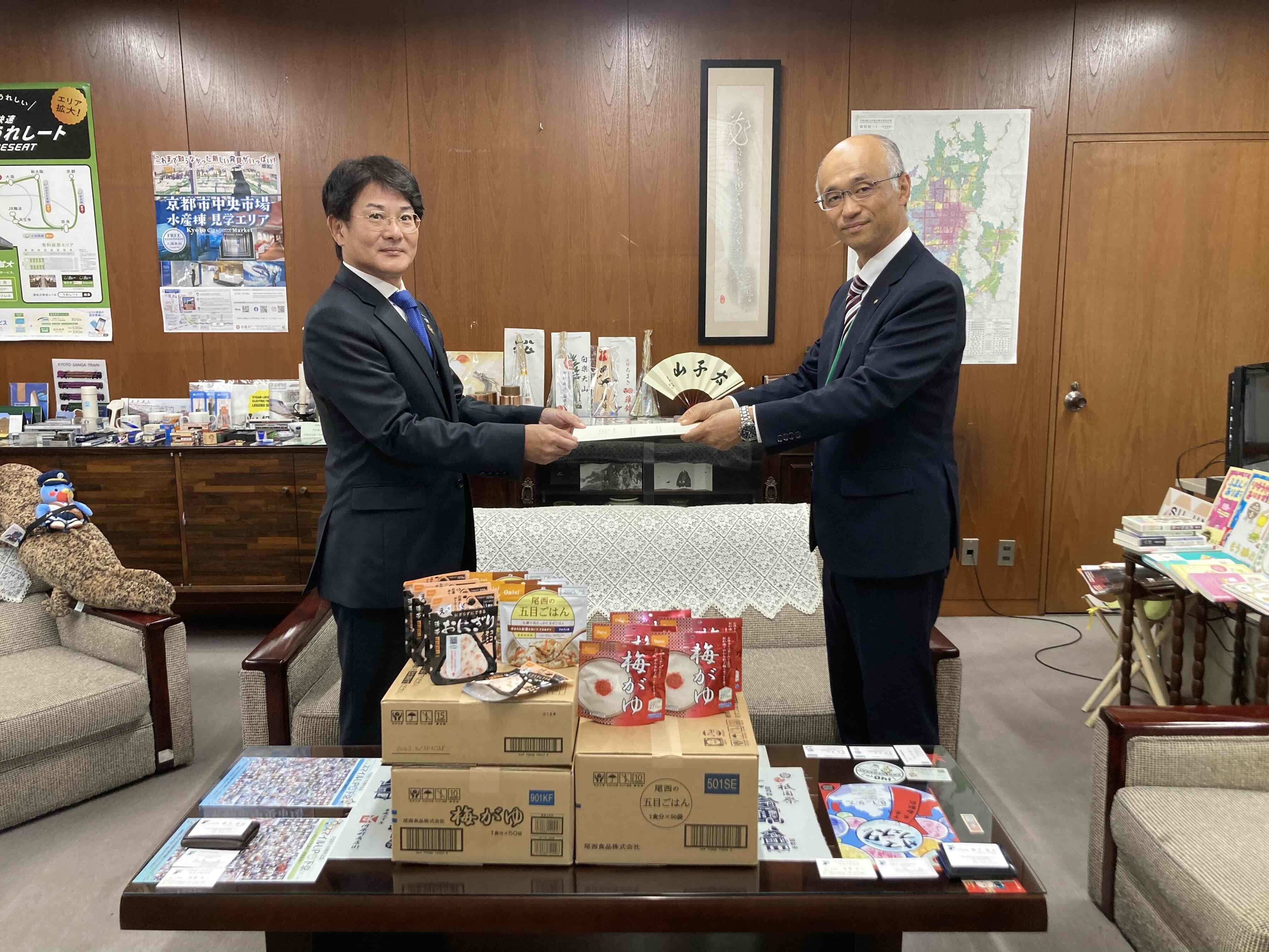 寄附受納書受渡し