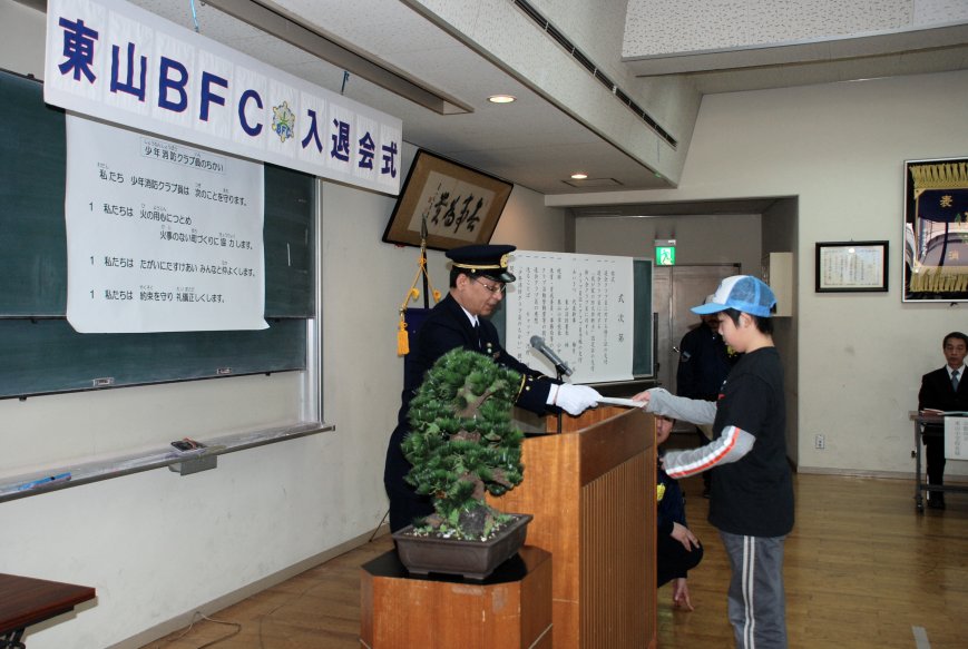 署長から認定証の交付