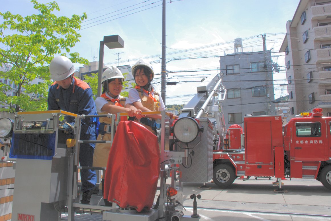 屈折はしご車搭乗