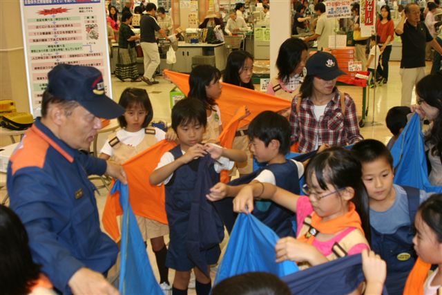 三角巾を使用した応急手当