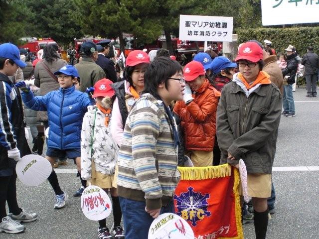 出番を待つクラブ員