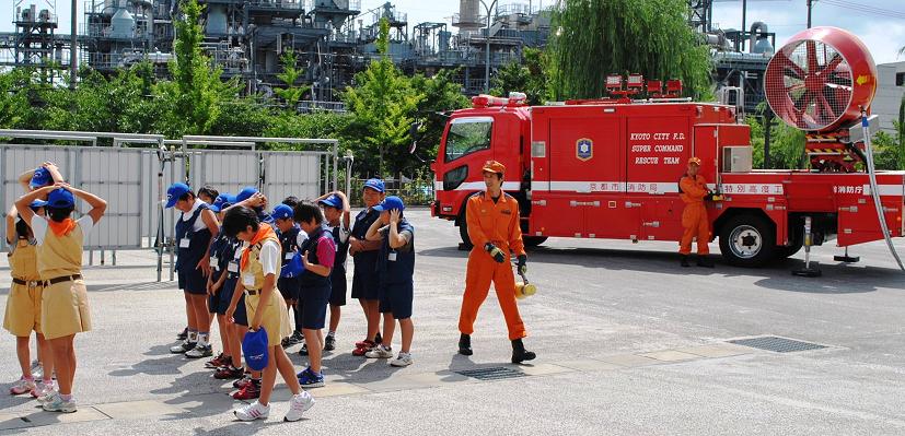 特殊消防車両見学
