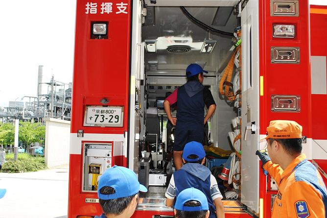 特殊消防車両の見学