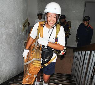 空気呼吸器とホースバックを体感
