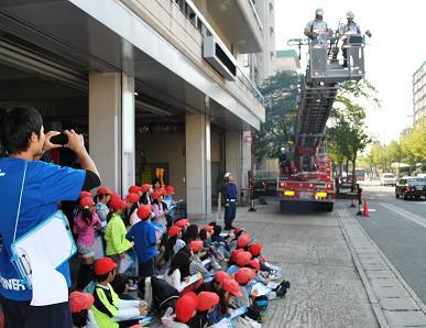 大型はしご車見学
