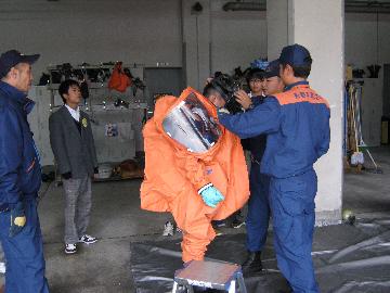 化学防護服体験