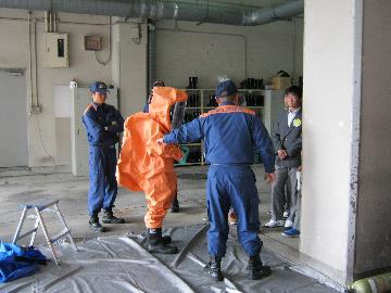 化学防護服体験