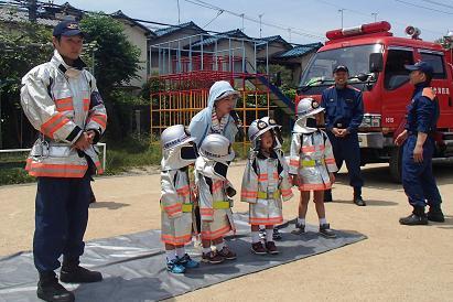 子ども消防士に変身