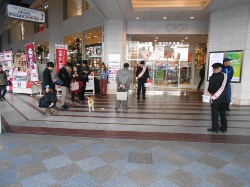 街頭広報の模様
