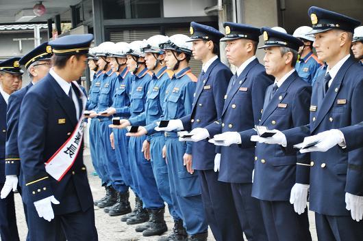 署員を点検
