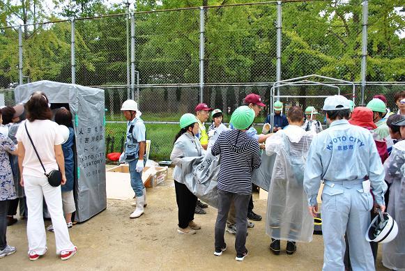 仮設トイレ設営訓練