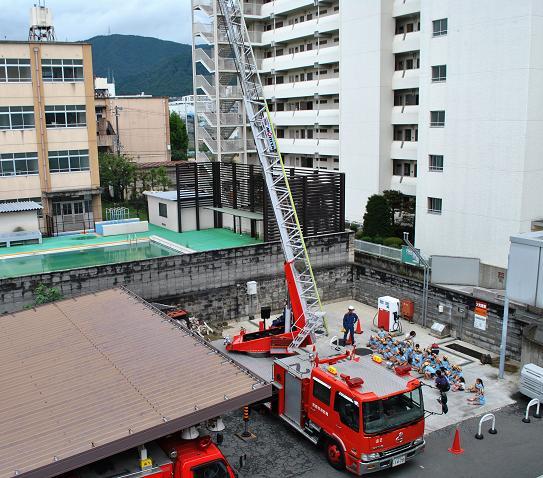 はしご車を見学