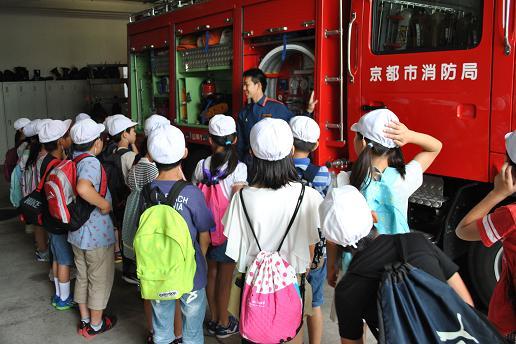 消防車について学ぶ