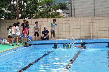 児童が救助法を体験