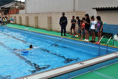 児童が救助法を体験