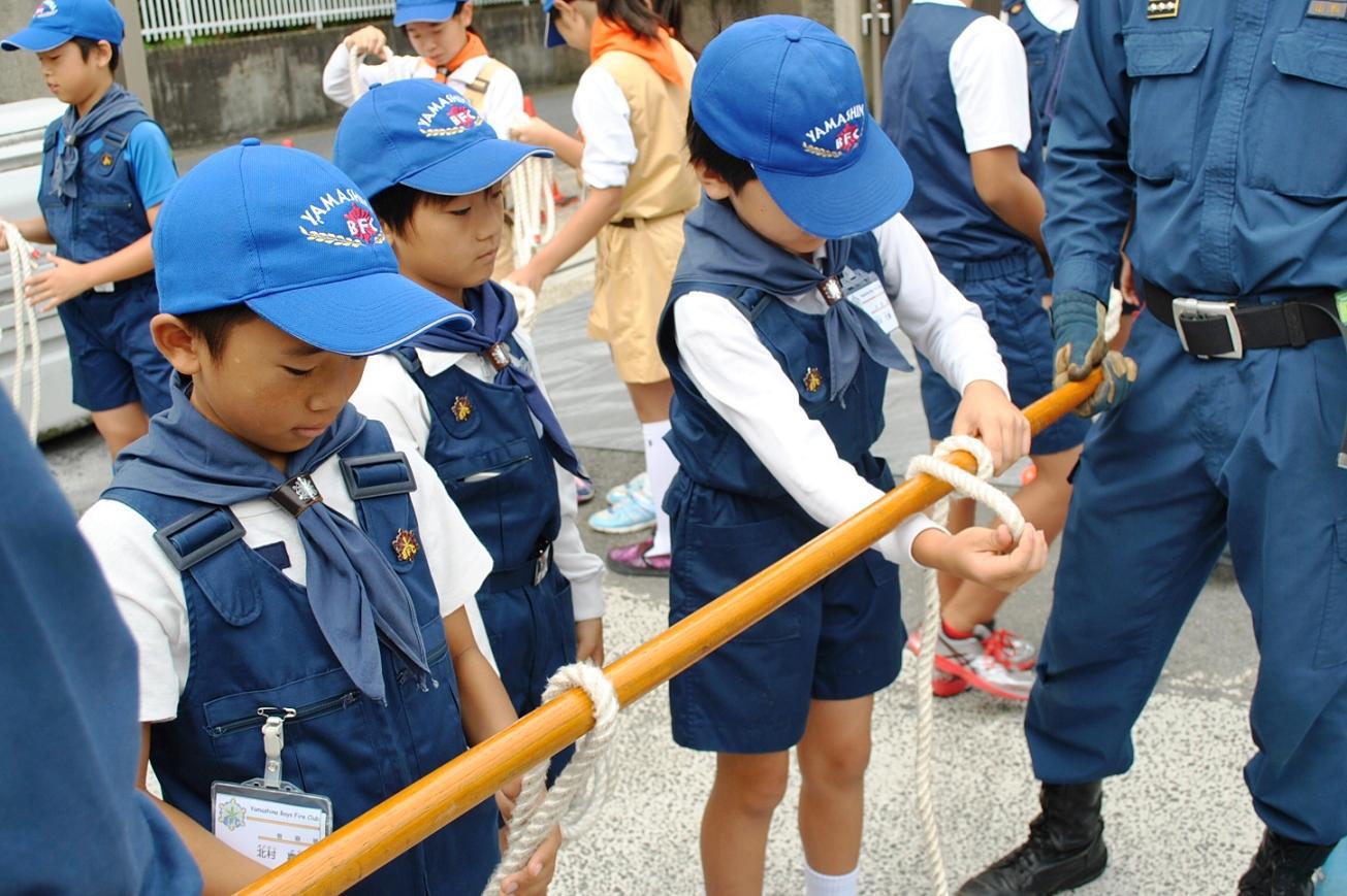 ロープの結び方を学びました