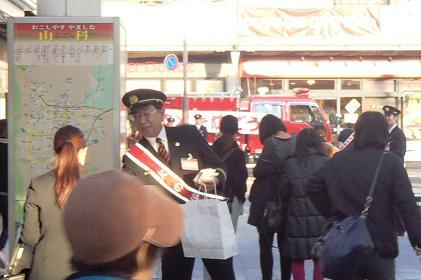 JR山科駅前での街頭広報